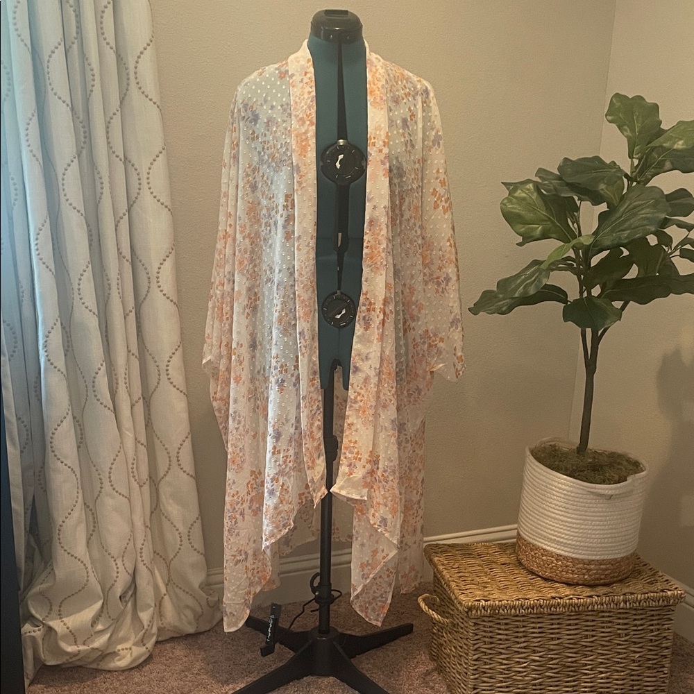 Lightweight NWT Floral Kimono Cover-Up in White Purple and Peach. Size Medium